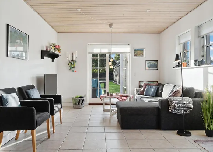 Appartement Awesome In Nykobing Sj